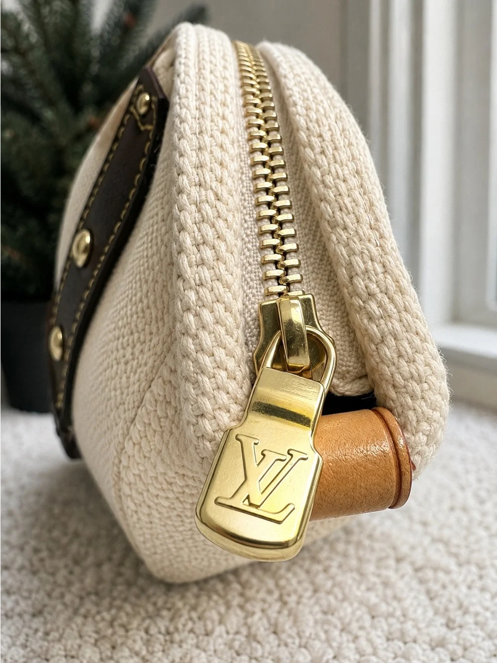 Authentic Louis Vuitton tote in brown leather trim and silver stud w/luggage tag